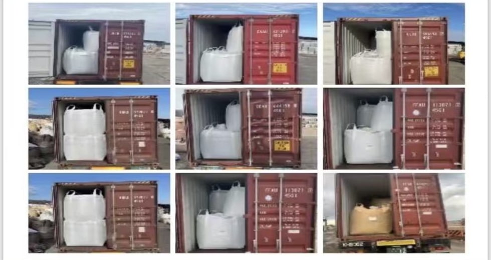 再生プラスチック粒子のコンテナ積込写真